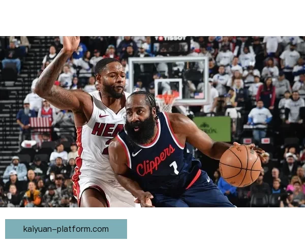 詹姆斯五项数据登顶历史首位 41分11篮板1米85后卫复制哈登壮举