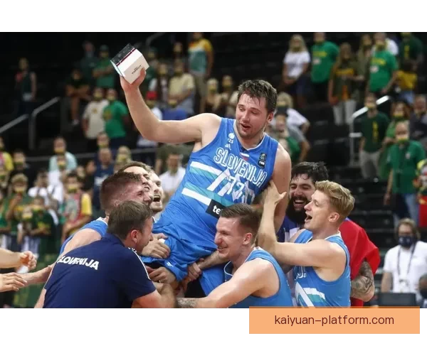 东契奇豪取32分7助攻末节低迷错失绝平球队连胜终结